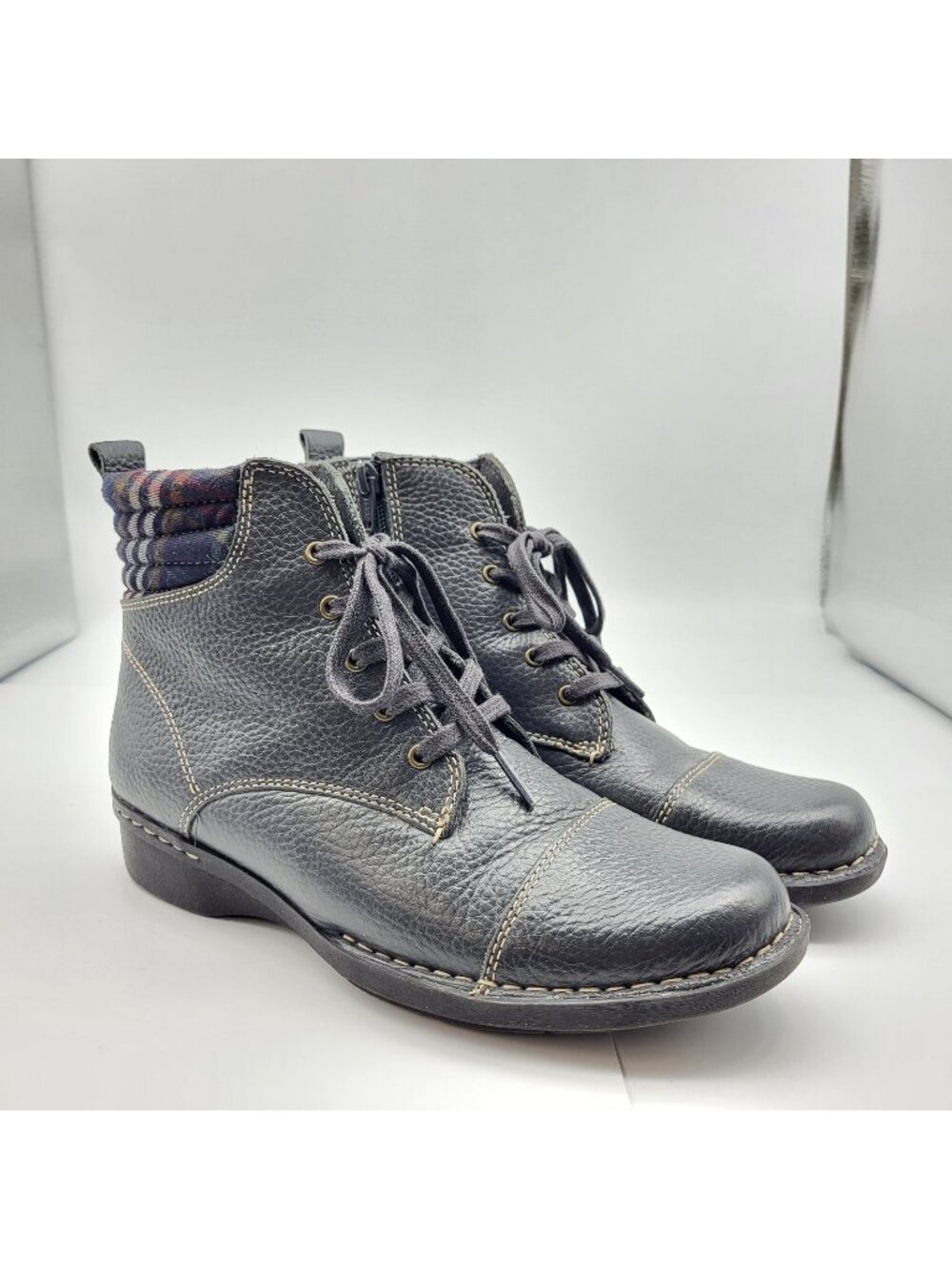Clarks Whistle Bea Black pebbled Leather Lace-Up Ankle Boots sz 8 Moto Gorpcore